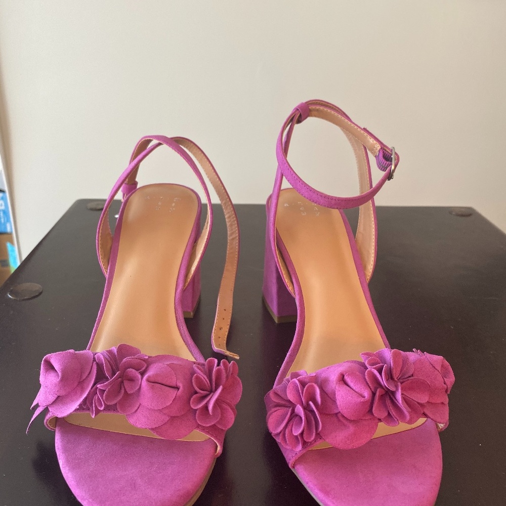 A New Day Magenta Block Heel Sandals 9M never worn